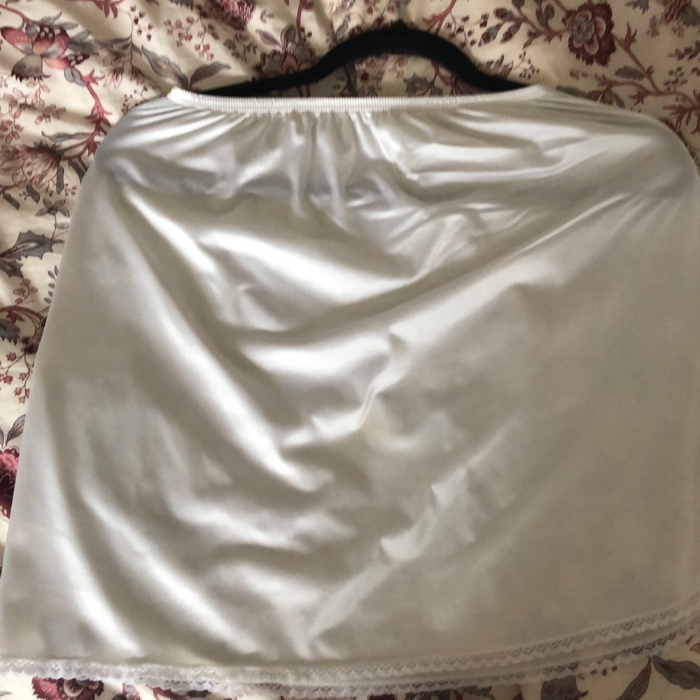 under skirt slip